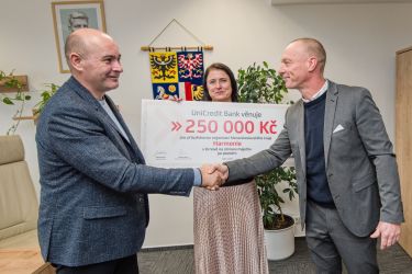 OBRŽELI JSME DAR OD UNICREDIT BANK